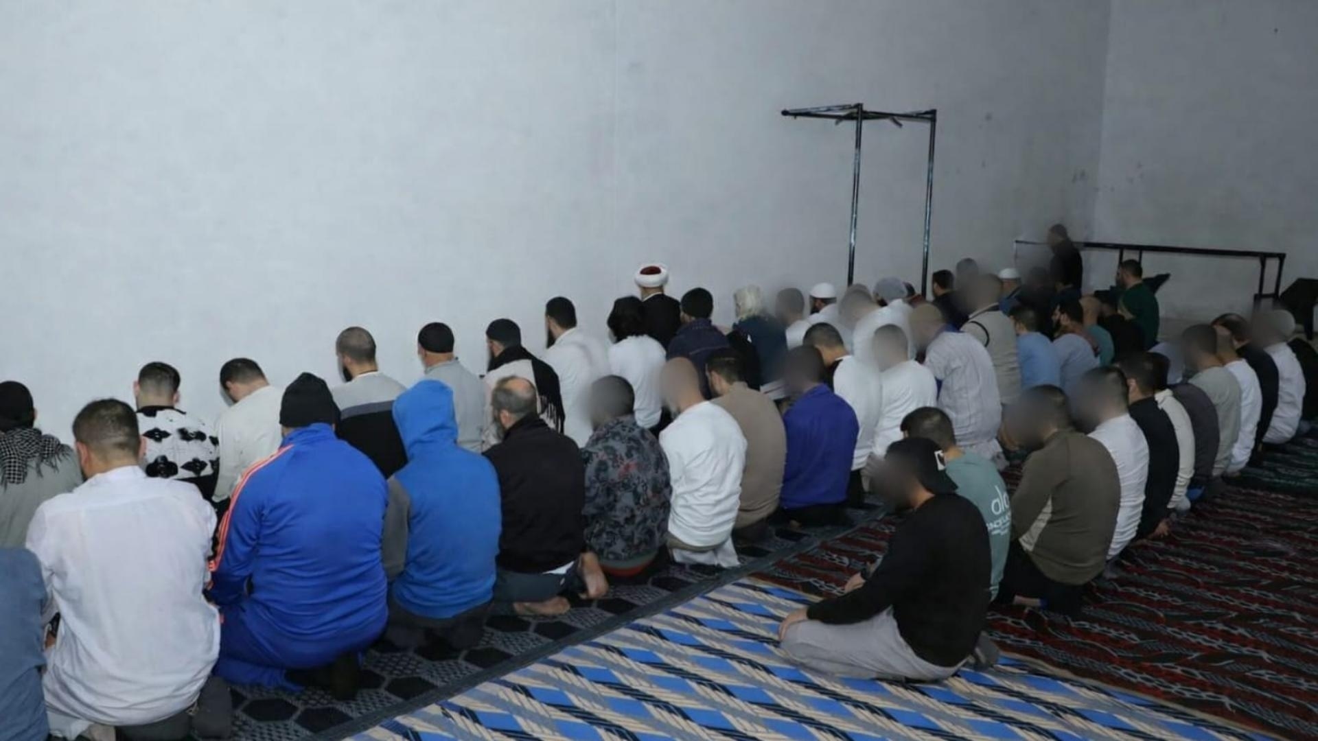 Photos: Eid al-Fitr prayer at Roumieh Prison