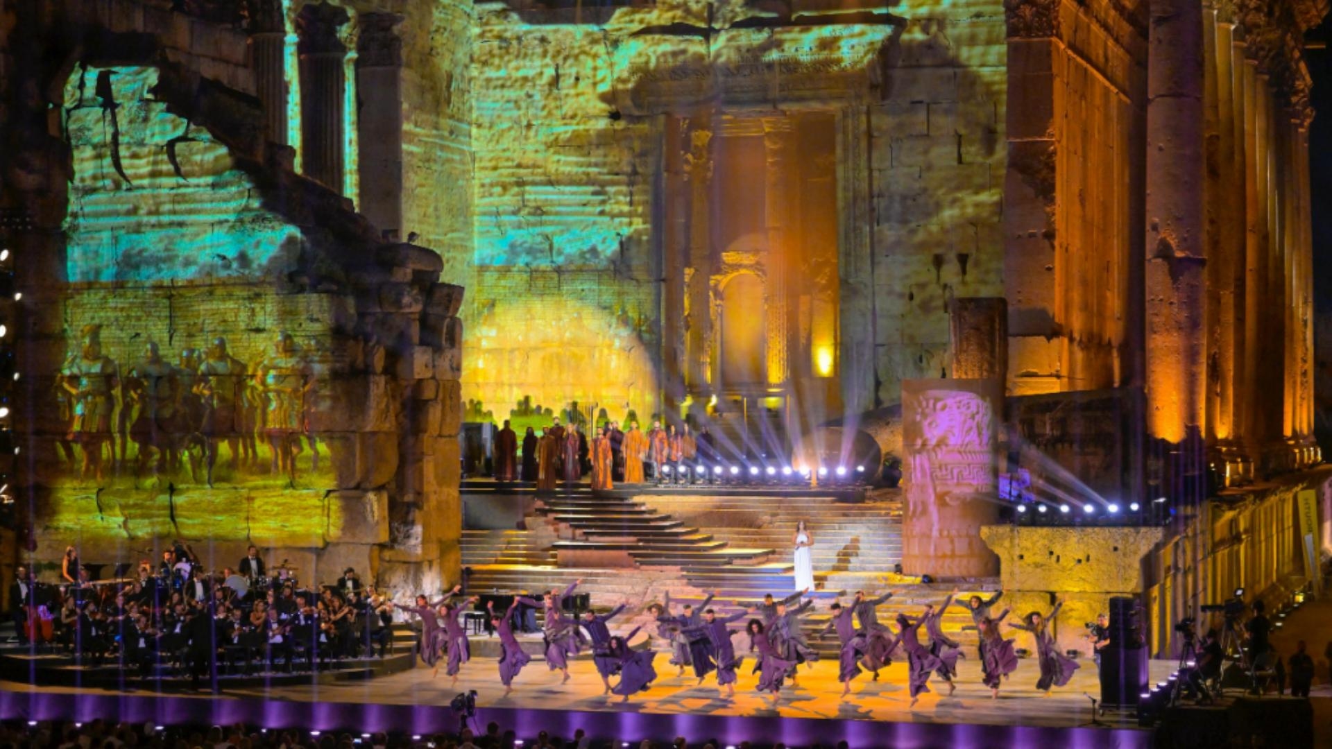 هبة طوجي تُحاكي الزمن بصوتها وتأسر العالم من بعلبك