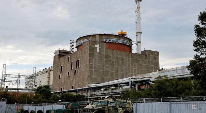 Russian forces dig in at Ukrainian nuclear plant, witnesses say