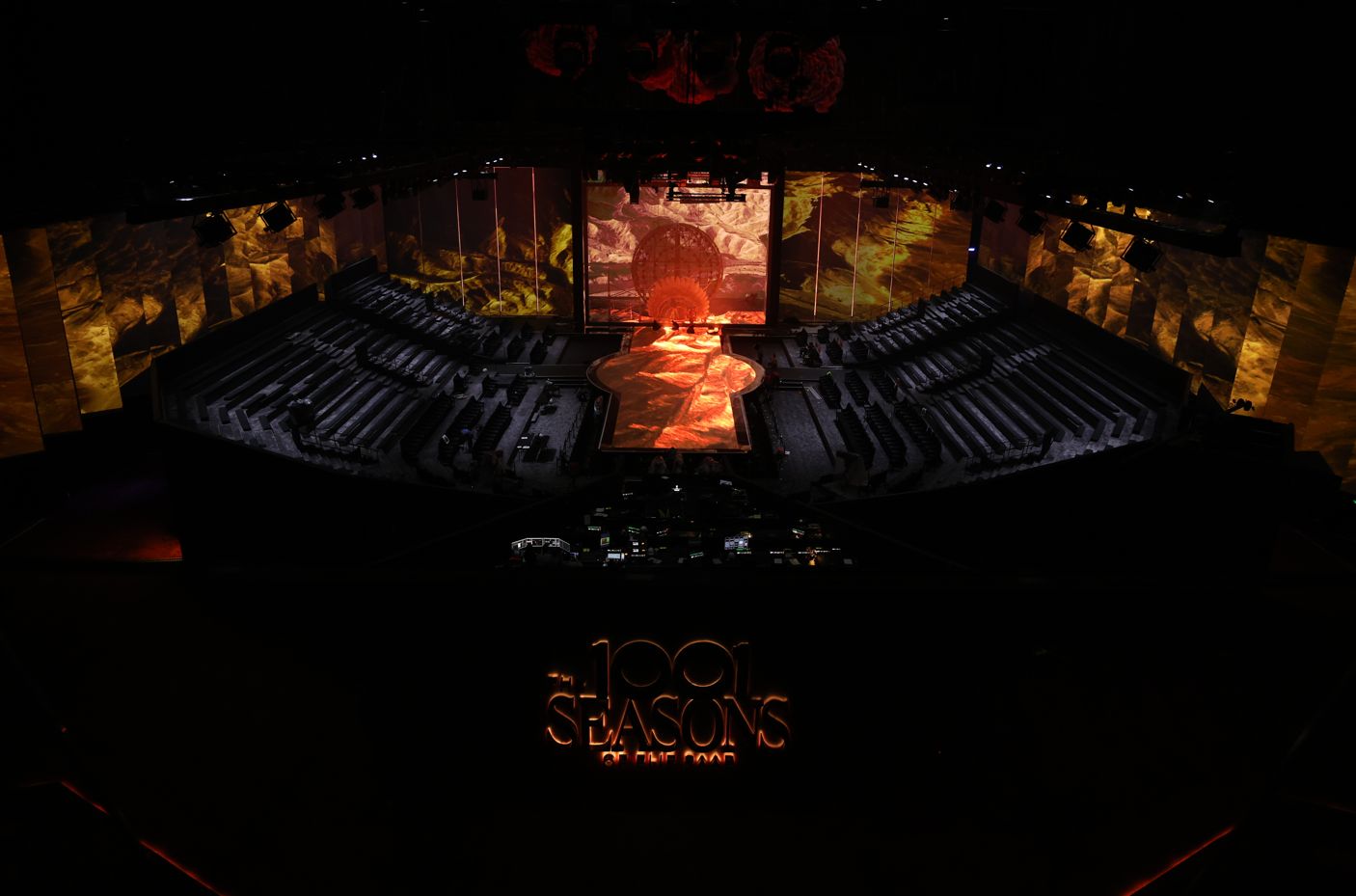 جيلبير حداد... مصمّم الحفلات الذي أضفى سحرًا على عرض إيلي صعب في الرياض