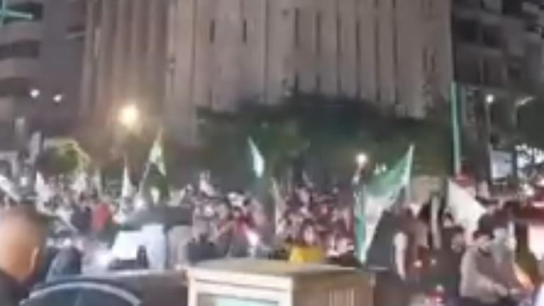 تحرّكات غير عفويّة... مَن حرّك شارعَين في بيروت؟