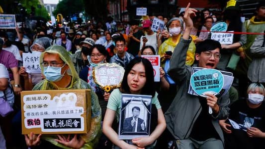 Tens of thousands protest against Taiwan parliament reforms