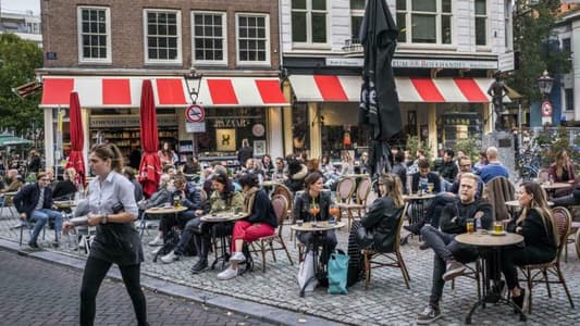 Some restaurants rebel, reopen ahead of Dutch COVID lockdown easing