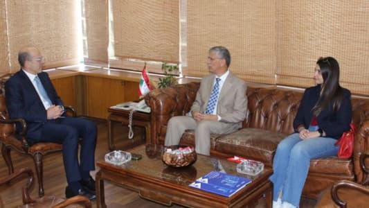 Minister of Administrative Development meets Pakistani Ambassador