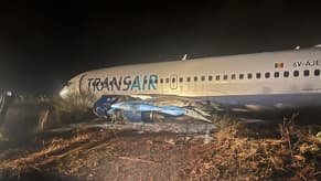 بالفيديو: طائرة تنحرف عن المدرج قبل إقلاعها