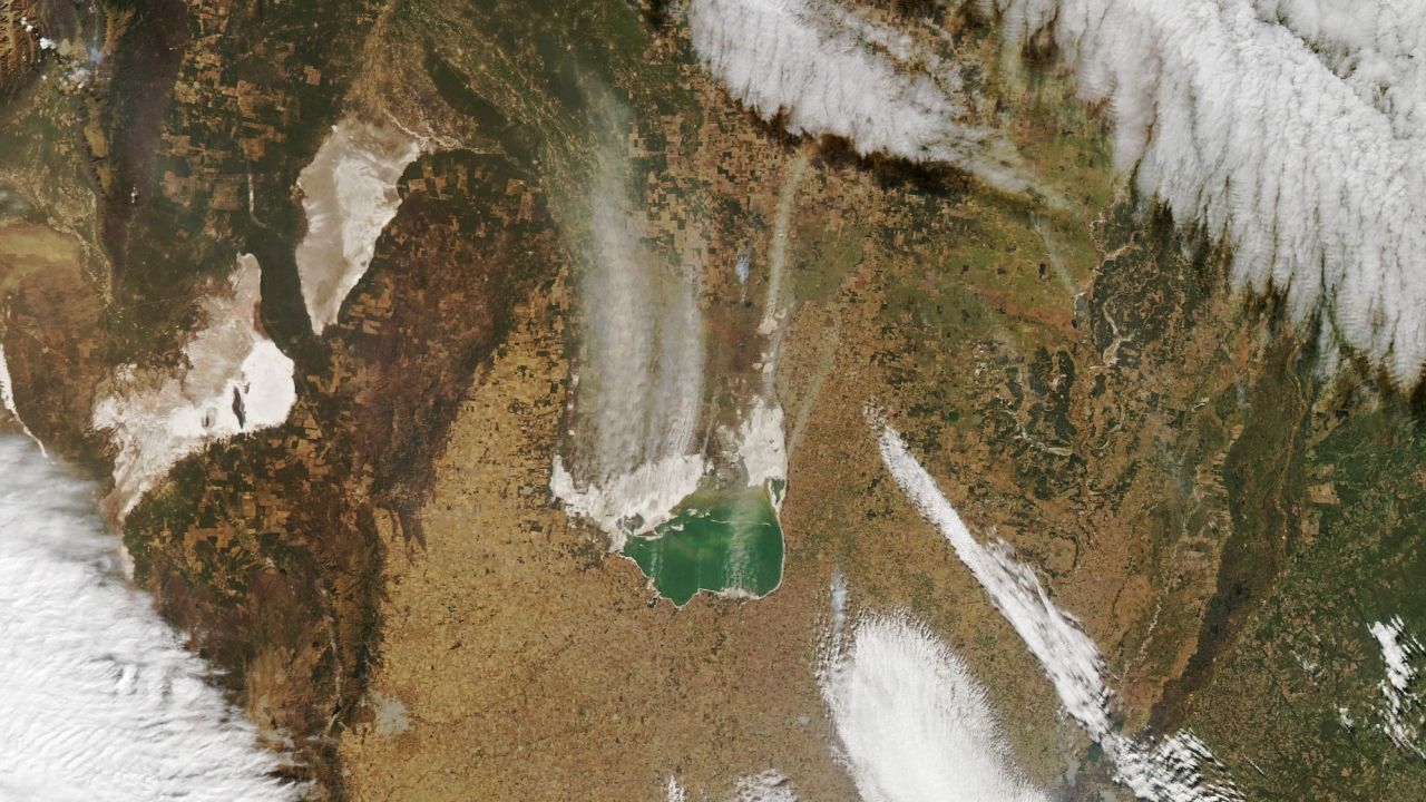 The World’s Largest Lakes Are Shrinking Dramatically, Here Is The Reason