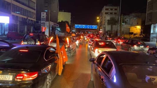 بالصّور: مسيرات سيّارة على طريق بعبدا دعماً لعون