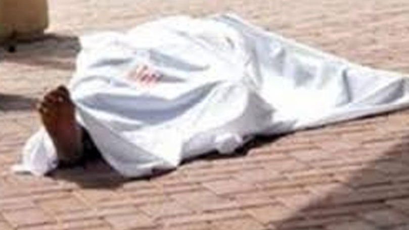 العثور على جثة امرأة داخل منزلها