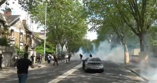 Tear gas, rubber bullets, stun grenades used on French climate protestors