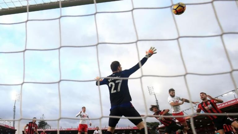 تحذيرٌ للاعبي كرة القدم...