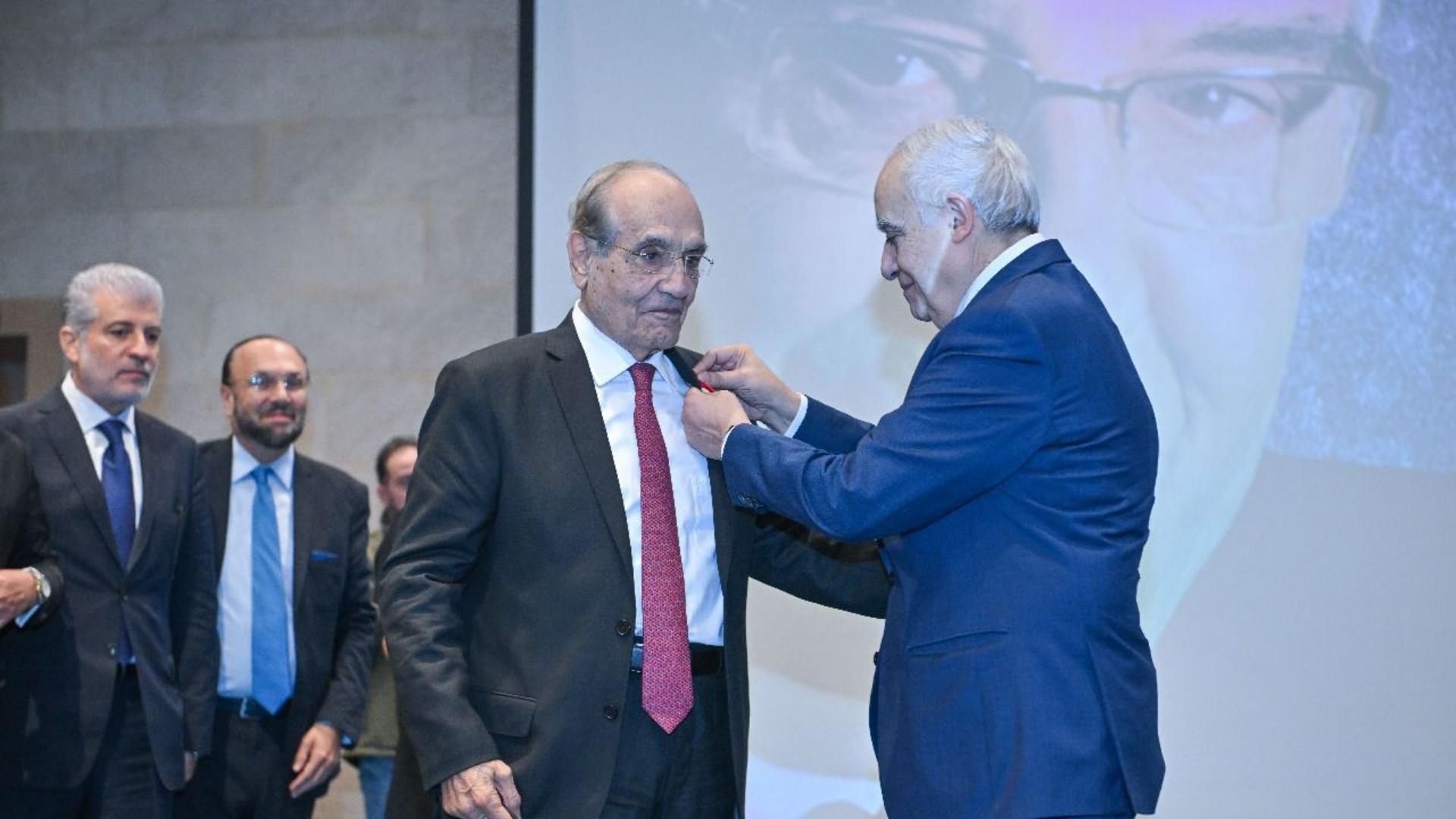 تكريم الشاعر موسى زغيب بوسام الاستحقاق اللبناني الفضي