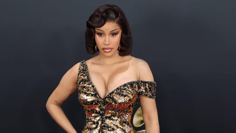 بعد عامين من الحفل... أميركية تلاحق كاردي بي قضائياً بتهمة الاعتداء!