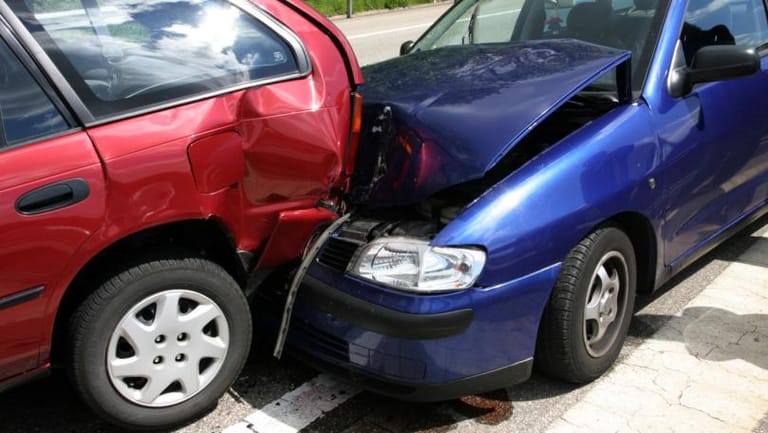 الدفاع المدني نقل جريحاً في حادث سير