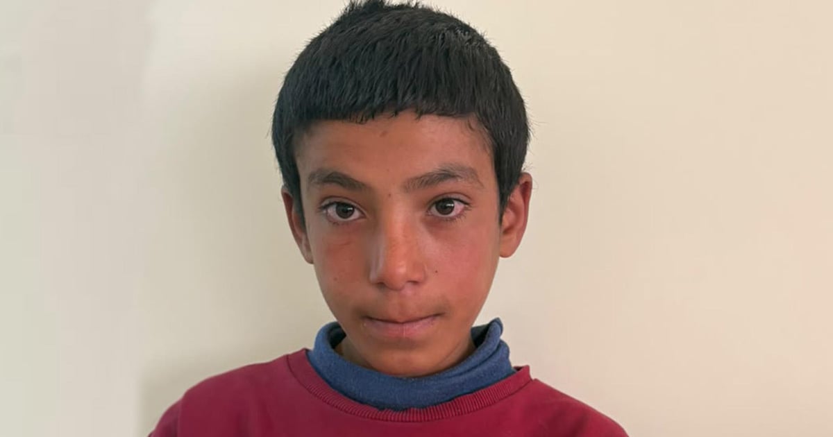 In the photo: An unidentified child... Does anyone know anything about him?