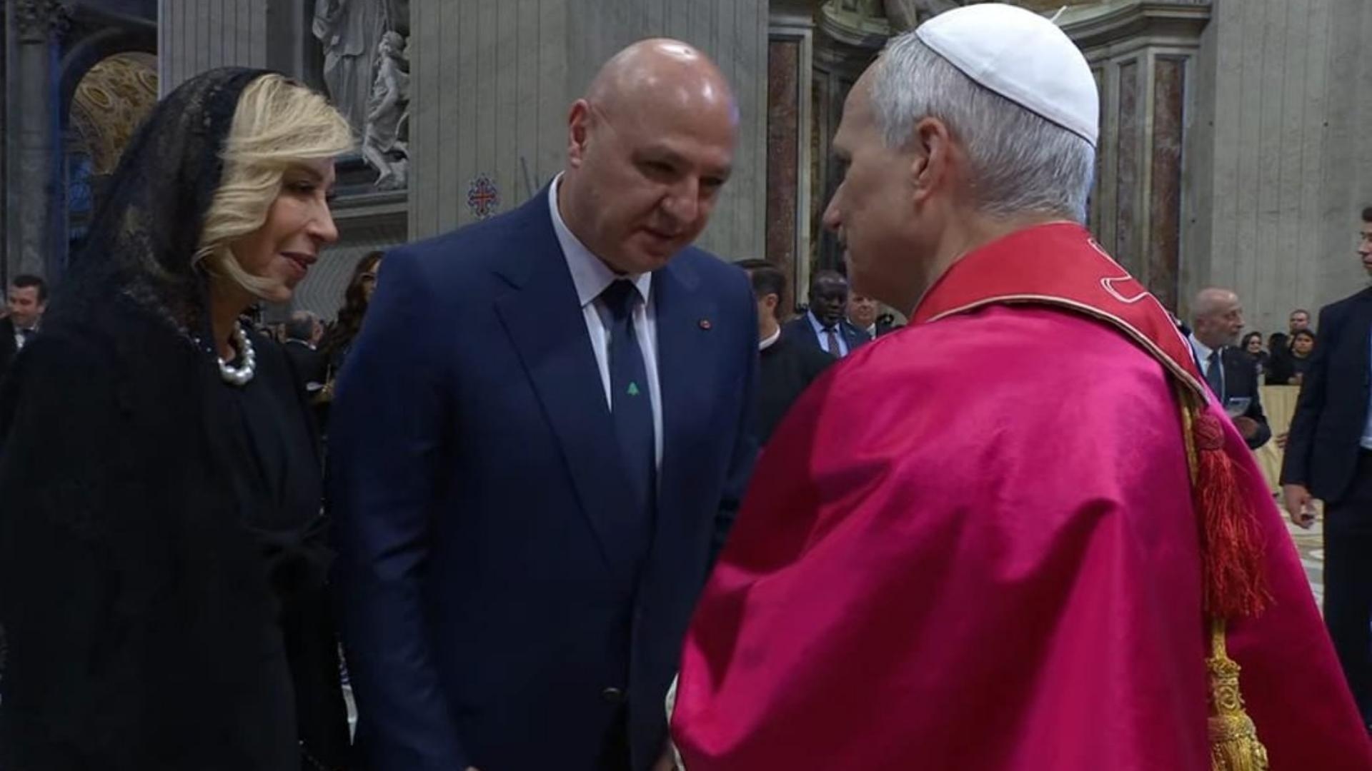 بالصور: الرئيس عون والسيدة الأولى يهنّئان البابا لاوون الرابع عشر