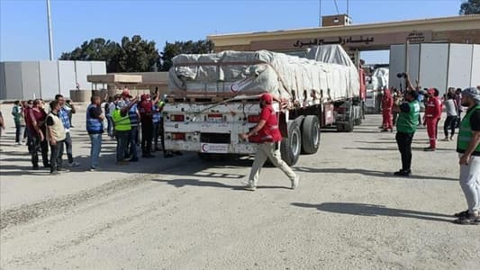 الهلال الأحمر الفلسطيني: شاحنات المساعدات التي تدخل قطاع غزة وقت الهدنة غير كافية