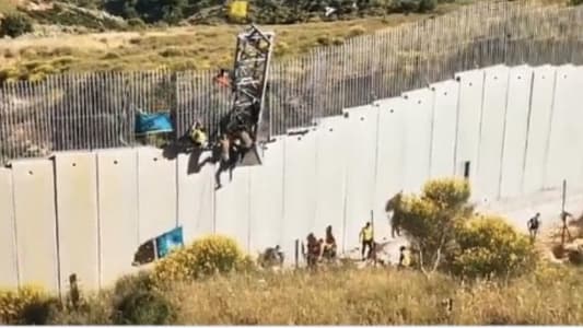 تسلقوا الجدار الفاصل... والجيش الإسرائيلي يردّ
