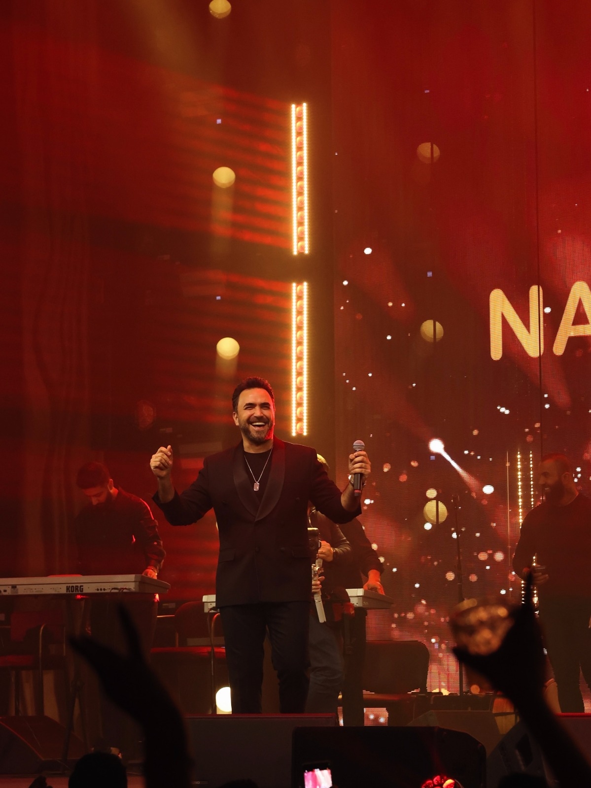 بيروت تضجّ فنًّا وحماسةً على وقع صوت وأجواء نادر الأتات