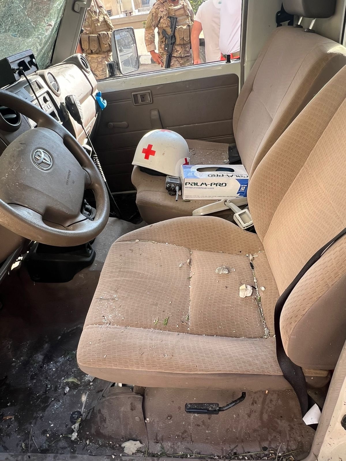 بالصّور: فرق الصليب الأحمر تتعرّض للاستهداف