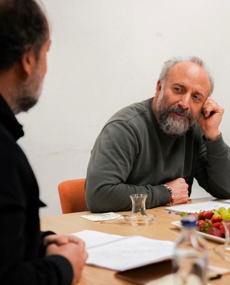 بالصور: بعد "حريم السلطان"... مريم أوزرلي وخالد أرغنتش يجتمعان من جديد