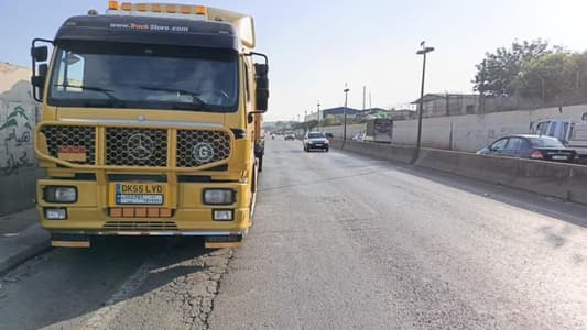 Photo: A truck has broken down just before the Khaldeh Bridge heading towards Naameh, traffic flow is normal, and efforts are underway to resolve the issue