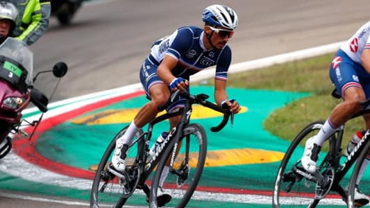 AFP: Julian Alaphilippe retains cycling world championships road race title