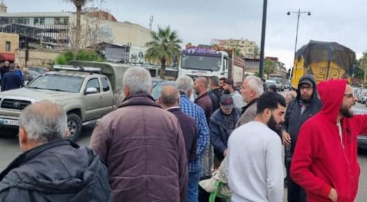 Truck and bus drivers reopen Saida seaside road