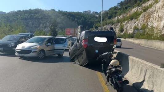 التحكم المروري: إنقلاب سيارة على أوتوستراد المتن السريع نزولاً باتجاه نهر الموت وحركة المرور كثيفة في المحلّة