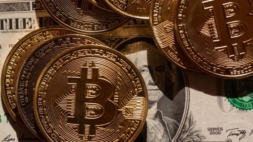 ارتفاع "البيتكوين" مع تراجع الدولار