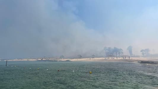الجيش: طوافتان شاركتا في اخماد حريق جزيرة النخيل ومركبان واكبا عملية إجلاء المواطنين إلى الشاطئ