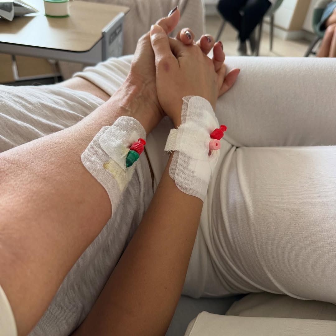 يولاندا توثّق معاناة ابنتها بيلا حديد في المستشفى: ألم وجحيم