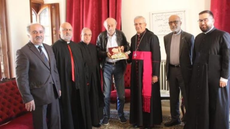 جنبلاط زار كرسي المطرانية المارونية في بيت الدين والتقى العمار