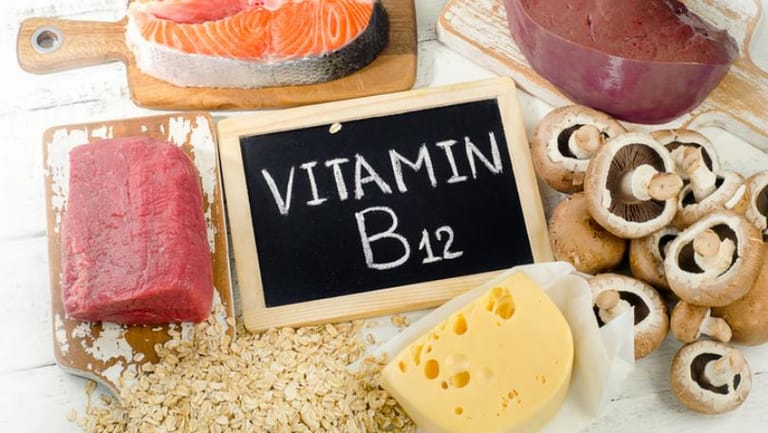 أسباب نقص فيتامين B12 وتأثيراته