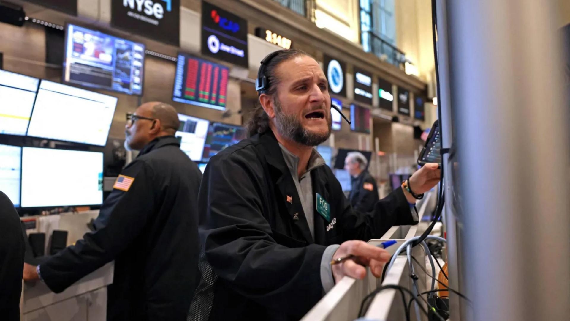 بالصور: صدمة وهلع في البورصات العالمية