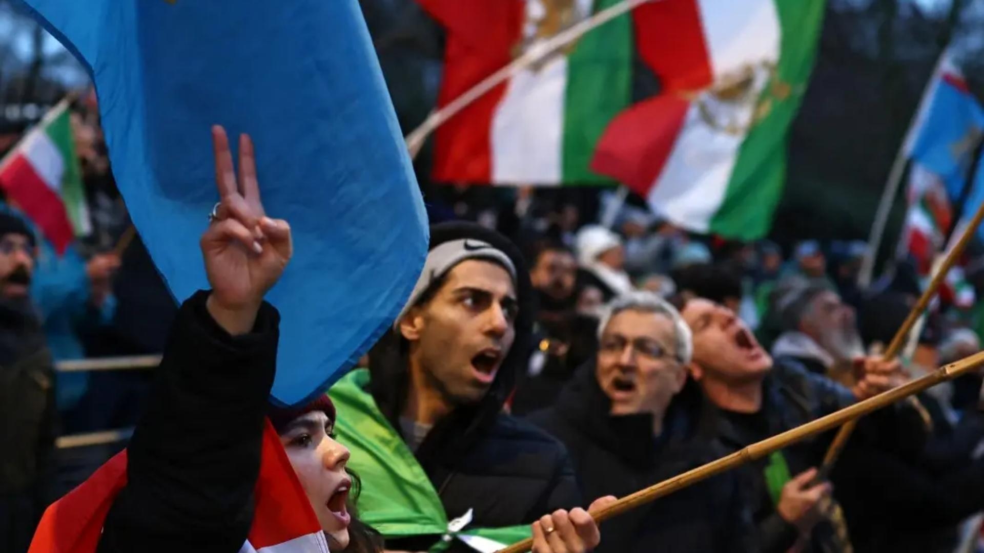 "شير وخورشيد"... كفى ظلاماً: متى تظهر الشمس يا إيران؟