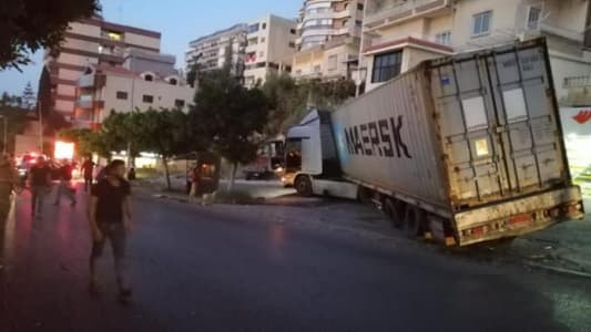 Photo: Truck tire explodes, blocking road