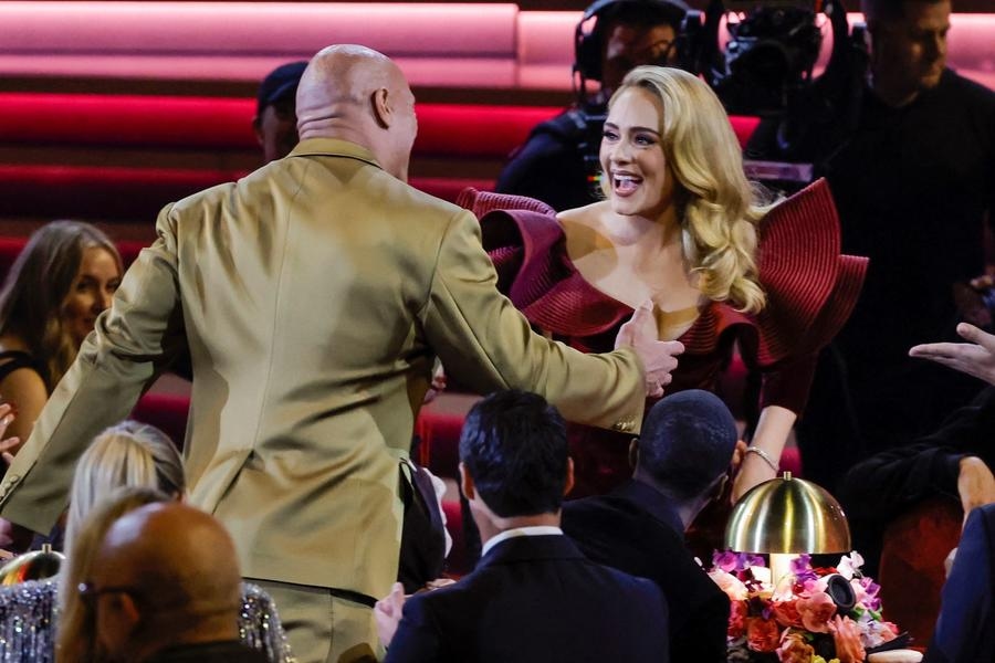 بالصور: اللقاء الأول لأديل ودواين جونسون "ذا روك"