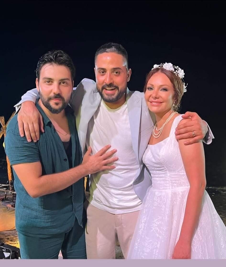 بدأت قصتهما في مسلسل... نادين تحسين بيك وإياد عيسى يحتفلان بزفافهما