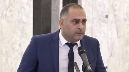 مسعد: شيء ما يُحاك تحت الطاولة حول ملف التمديد لقائد الجيش