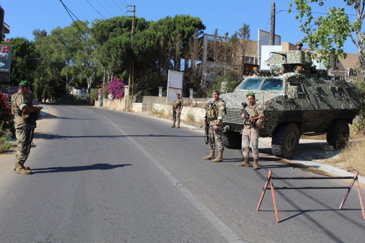 بالصور: الجيش يسيّر دوريات ويقيم حواجز ونقاط مراقبة في بلدات فرون والغندورية وقلاوية وبرج قلاوية وكفردونين - بنت جبيل وقاقعية الجسر - النبطية وصريفا - صور