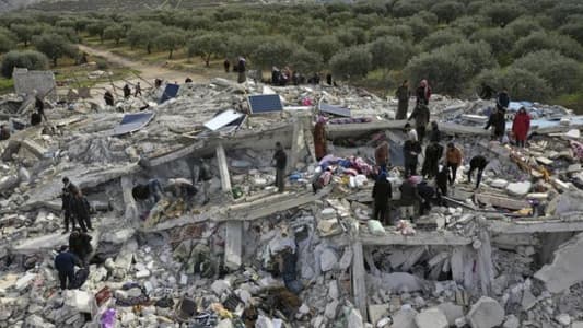 "رويترز": مئات العائلات السوريّة لا تزال محتجزة تحت الأنقاض في شمال غرب البلاد جراء الزلزال