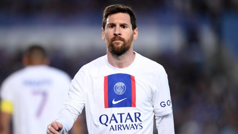 ميسي يصدم جماهير برشلونة