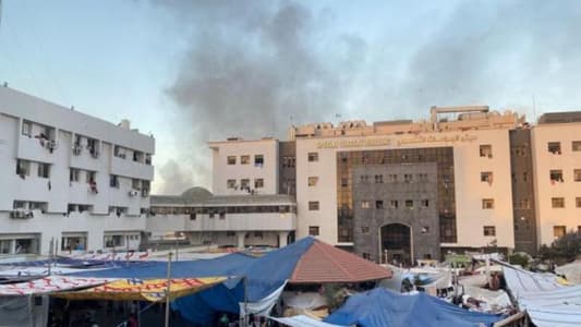 Israeli forces outside main Gaza hospital, offer to send in incubators