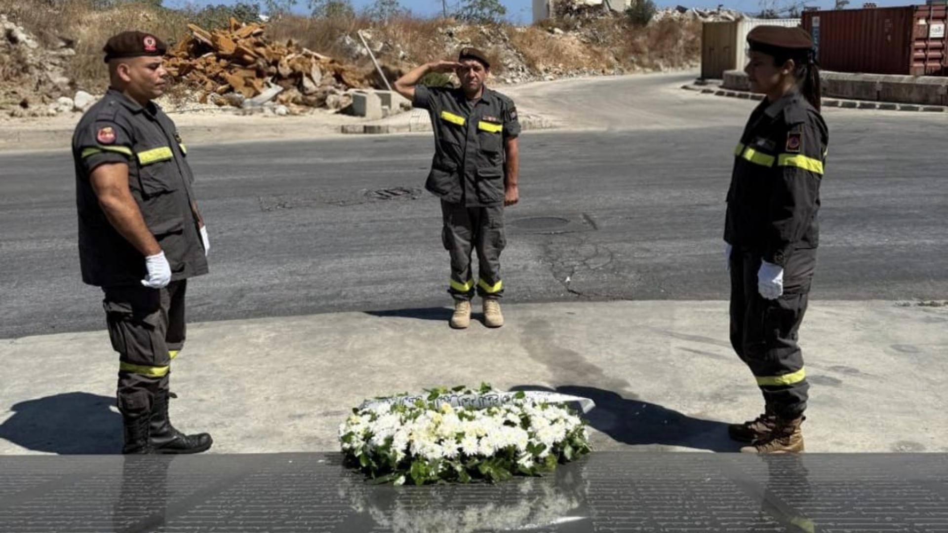 Photos: Civil Defense and Victims United by Wreath of Flowers