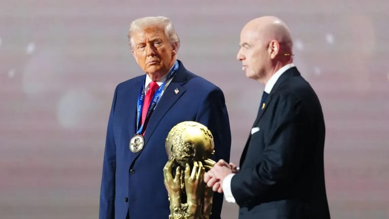ترامب يُتوّج بجائزة الفيفا للسلام