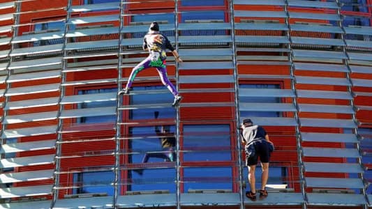 'French Spiderman' Climbs First Skyscraper With Son in Barcelona