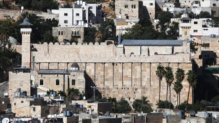 The Palestinian Ministry of Foreign Affairs warned of the repercussions of imposing settler control over the Ibrahimi Mosque in Hebron, considering it a step toward Judaizing it and completely changing its identity and features