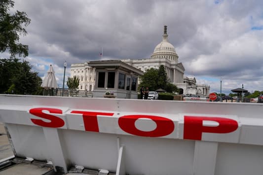 US Congress Averts Government Shutdown, Passing Stopgap Bill