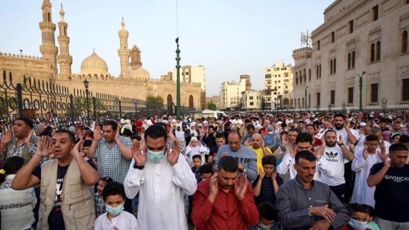 Photos: Muslims Around the World Celebrate Eid al-Fitr 2022