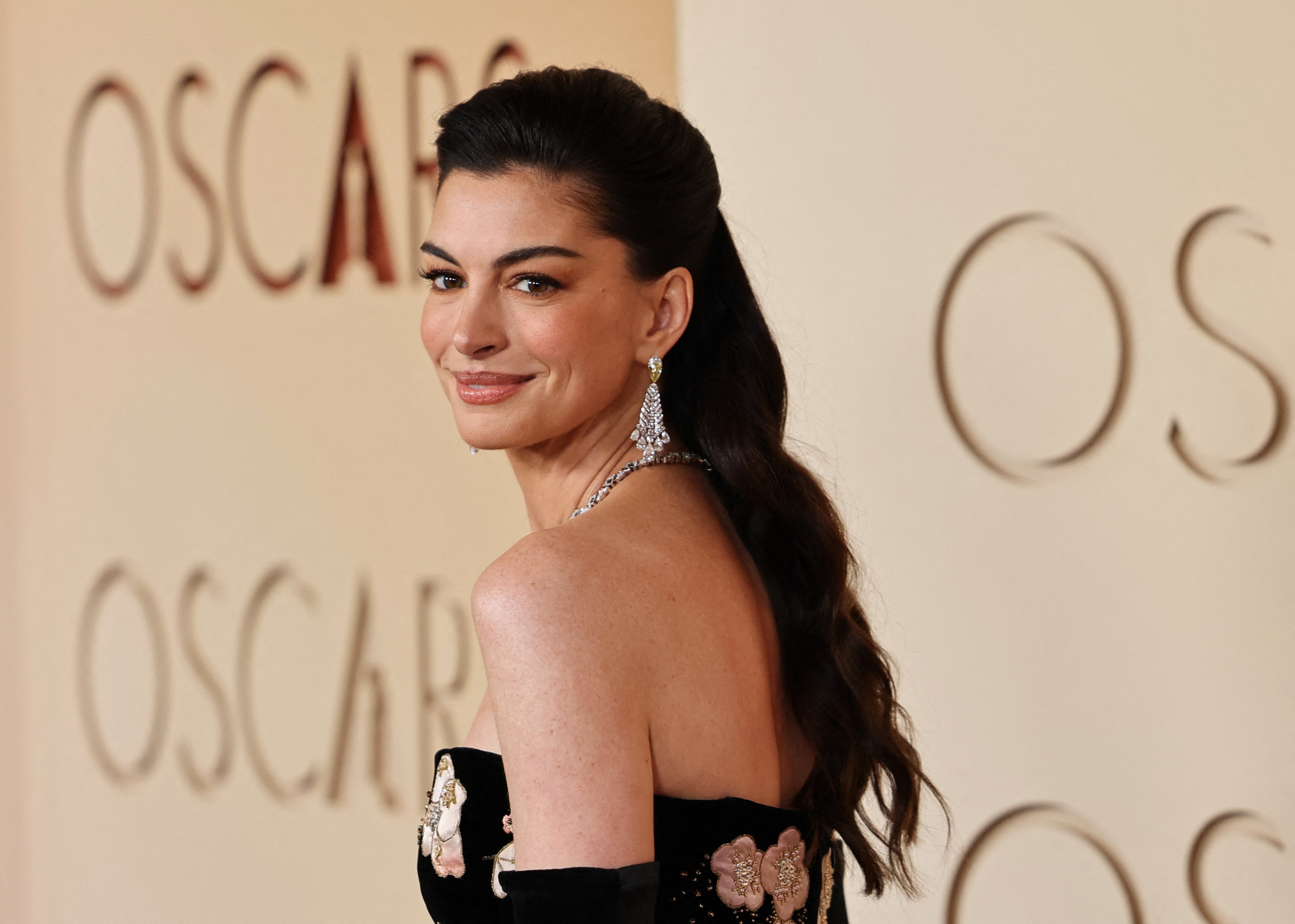 نجمات العالم يخطفن الأضواء على سجادة حفل الأوسكار 2026